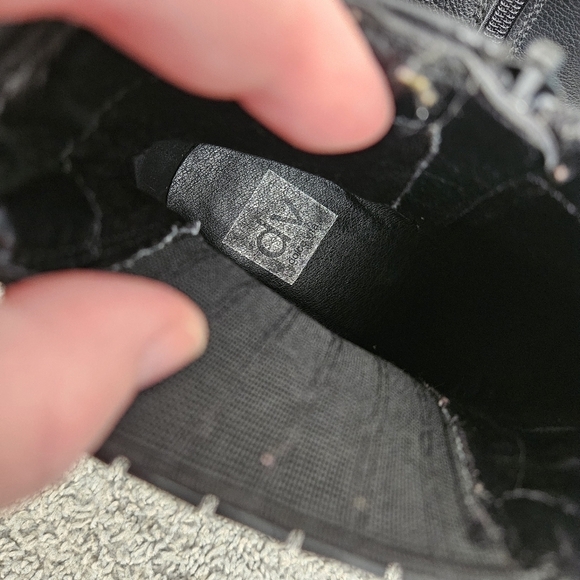 DV by Dolce Vita Jade Black Platform Chunky Heel Boots in black size 9.5 FLAW - Picture 8 of 9